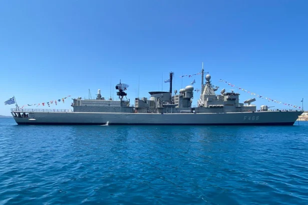Η φρεγάτα «Νικηφόρος Φωκάς» (F-466), ένα από τα δύο πολεμικά πλοία ανοιχτά για το κοινό στη Λάρνακα